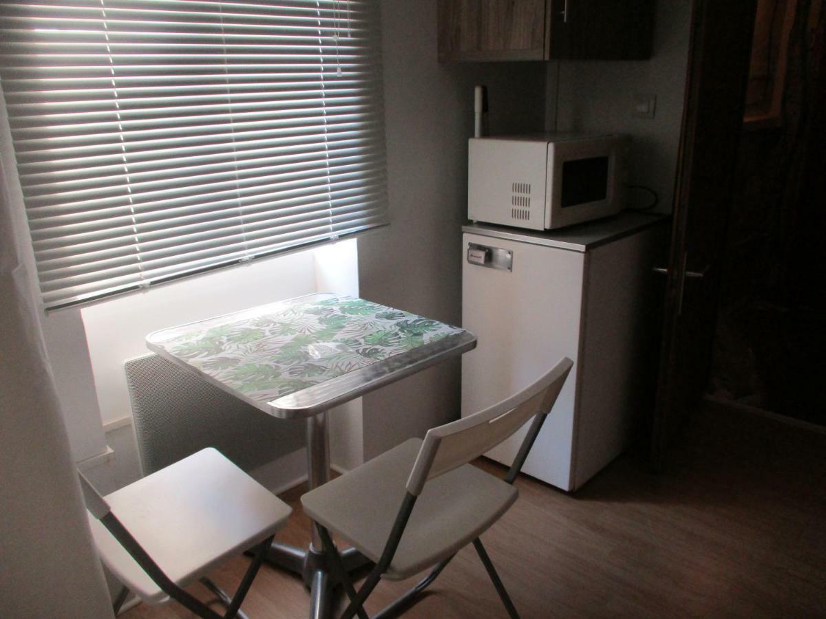 Petit Studio Apartamento Lodève Exterior foto