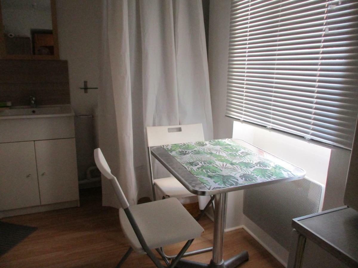 Petit Studio Apartamento Lodève Exterior foto